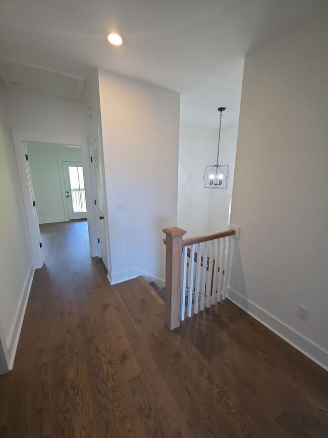 Building Photo - 4-Bedroom HOA Home with Pool Access Near Downtown Cookeville