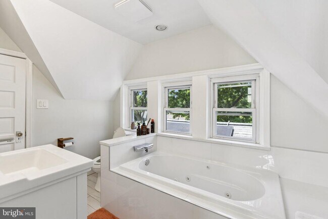 Building Photo - 4434 Volta Pl NW