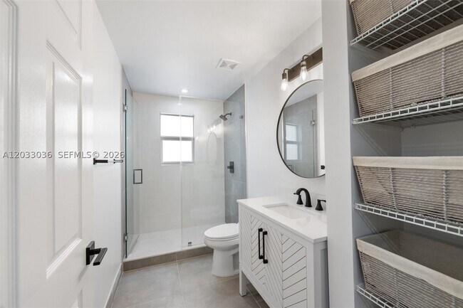 Building Photo - 403 SW 12th St