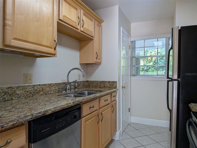 Building Photo - 450 Cherrywood Gardens Dr