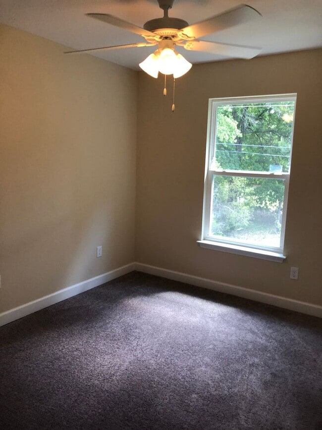 Building Photo - 3 bedroom, 2.5 bath town-home,near TAFB