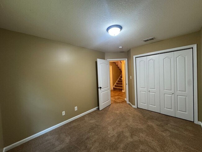 Building Photo - 1727 Thistlewood Dr
