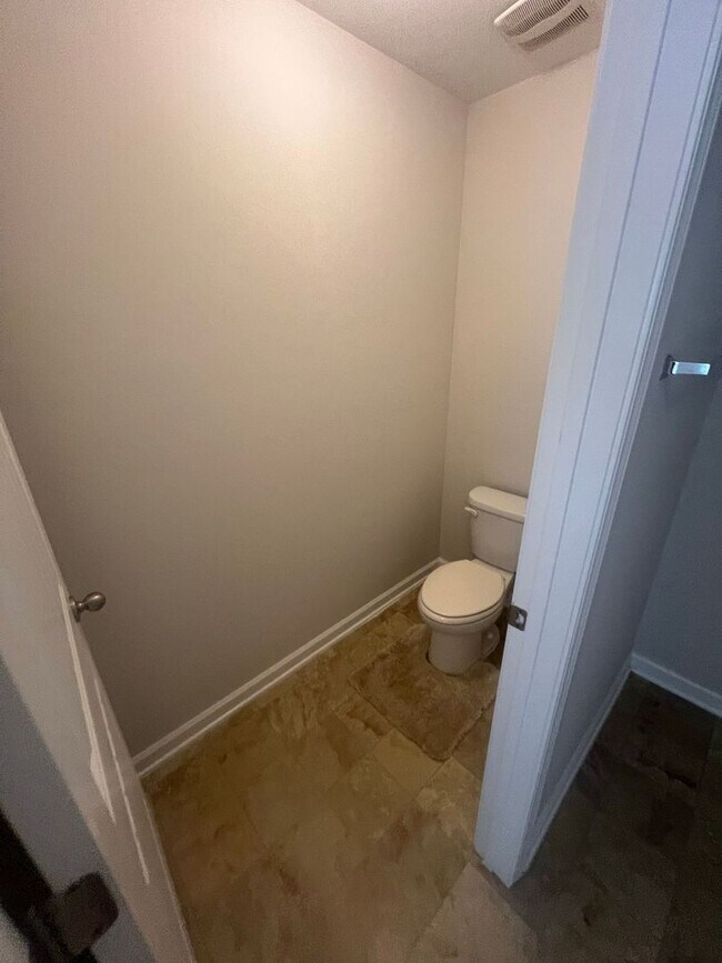 Building Photo - Beautiful 4-Bedroom Home with Gourmet Kitchen and Spacious Master Suite in Swim/Tennis Community