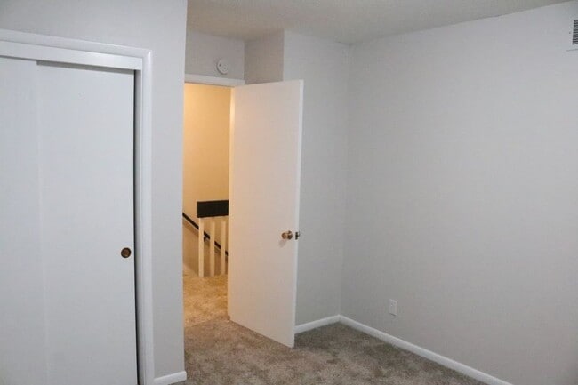 Building Photo - 306 SW Westview Dr