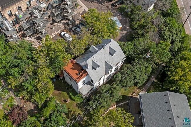 Building Photo - 119 N 7th Ave W