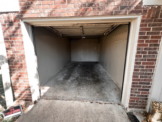 Building Photo - 1504 Beach Ln