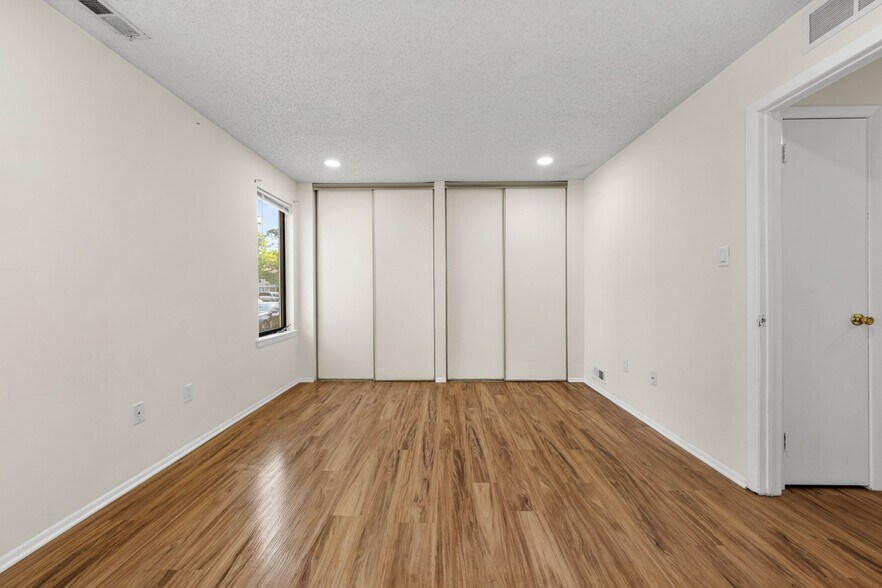 Building Photo - 5317 Aberdeen Dr