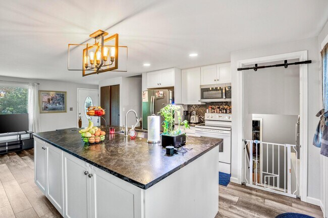 Building Photo - 2421 Nugget Dr