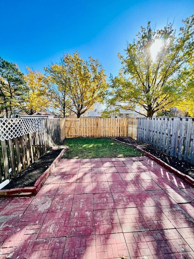 Building Photo - 2021 Farnham Ct