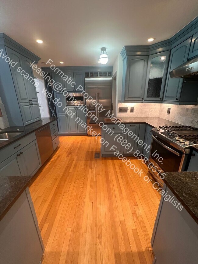 Building Photo - 629 Bellaire St