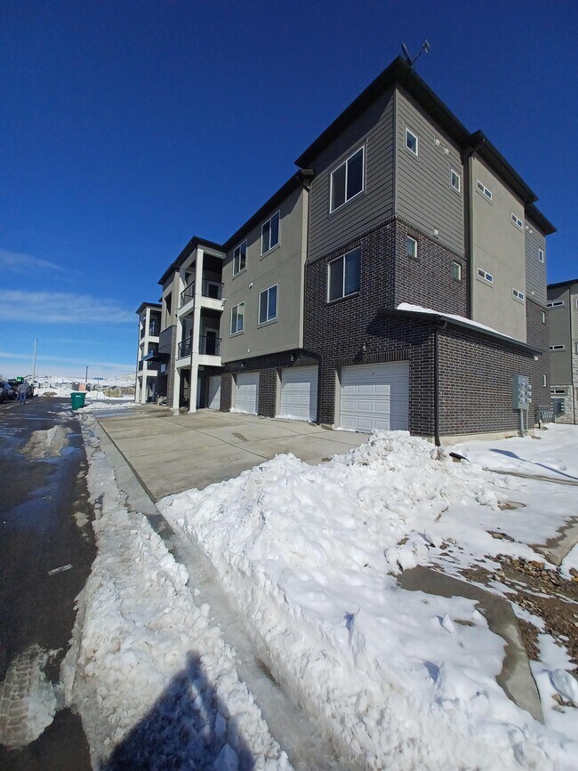 Building Photo - 1984 3410 N