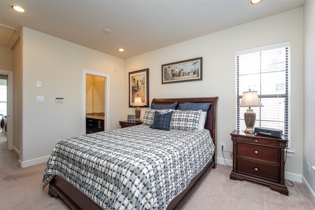 Building Photo - 2110 Shearn St