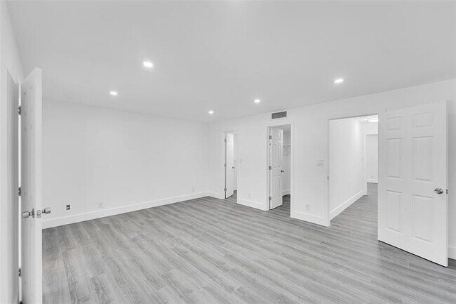 Building Photo - 2318 NE 7th St