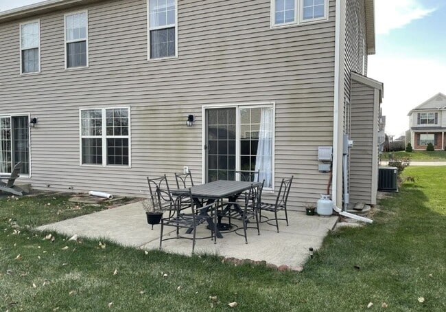 Building Photo - 206 Gentian St