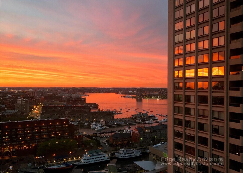 Building Photo - 65 E India Row