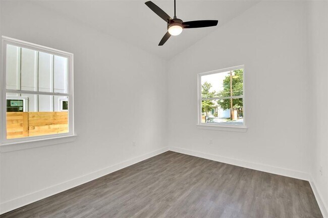 Building Photo - 7603 Carver Ave