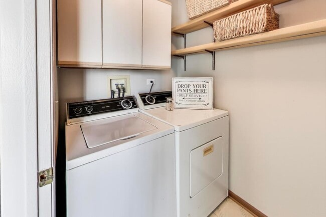 Building Photo - 985 Manchester Cir