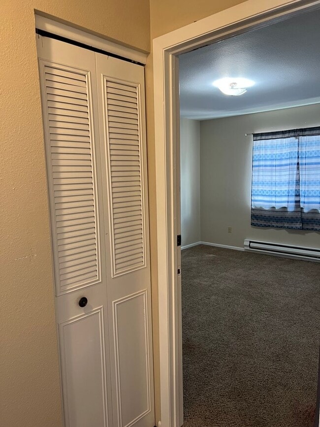 Building Photo - 2 Bedroom 1 Bathroom Apartment