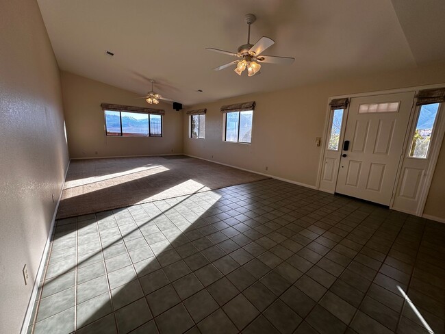 Building Photo - Views from Paradise!