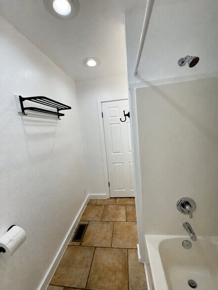 Building Photo - 917 W Woolman St