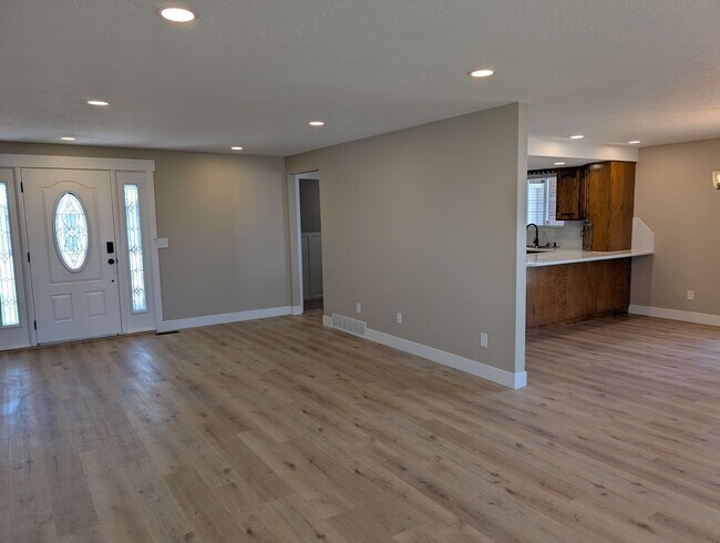 Building Photo - July FREE! Renovated 5-Bed Home + Optional...