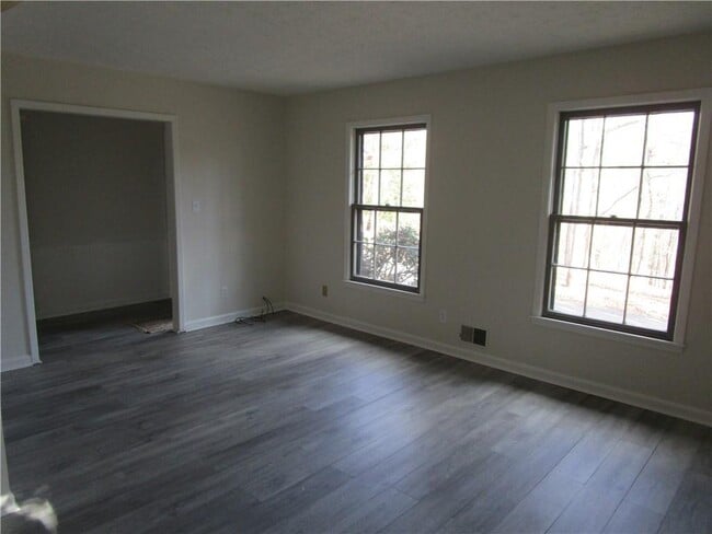 Building Photo - 3730 Newport Dr