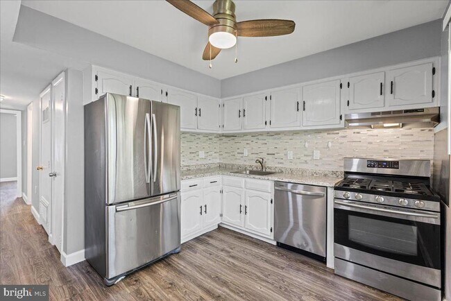 Building Photo - 148 Chelsea Cir