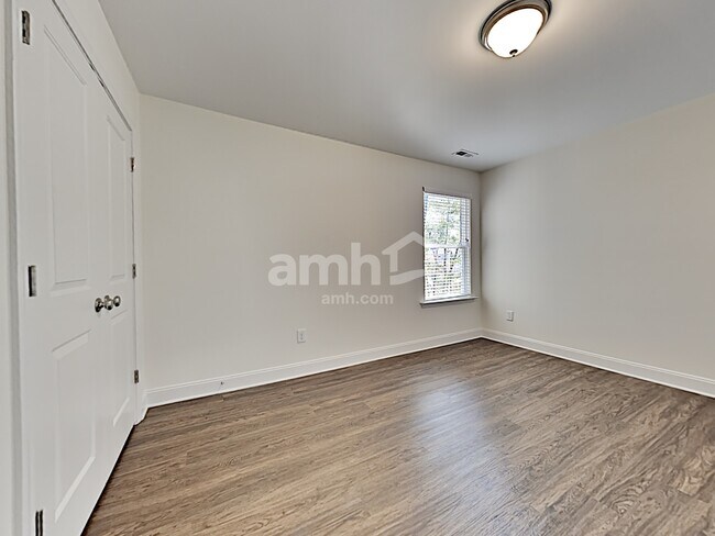 Building Photo - 3069 Day Flower Dr