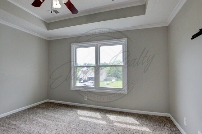 Building Photo - Three Bedroom On One Acre Lot in Clarksvil...