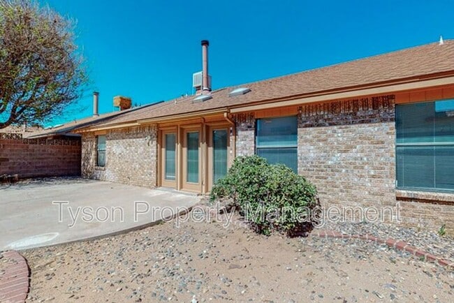 Building Photo - 5201 Tamariz Dr NW