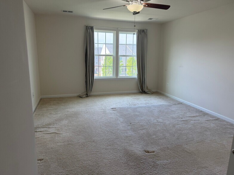 Building Photo - 22899 Chestnut Oak Terrace