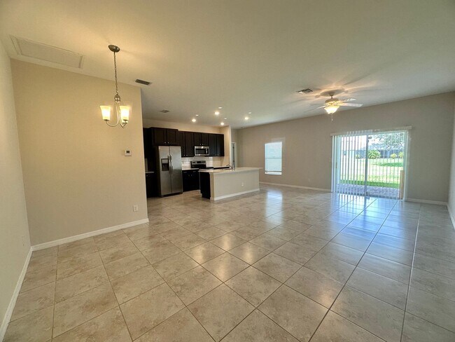 Building Photo - 624 Corrientes Cir