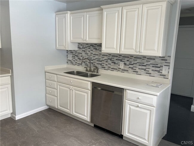Building Photo - 449 Bugbee Dr