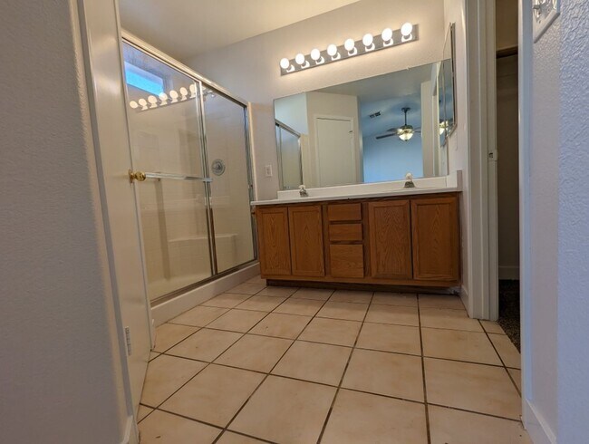 Building Photo - 7233 Pinon Crest Ct