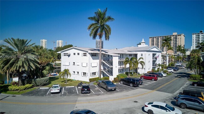 Building Photo - 470 Paradise Isle Blvd