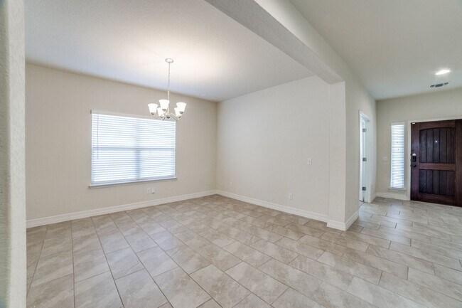 Building Photo - 2999 sq ft 4 Bedroom 3.5 Bathroom 2 Story in Waterford Park!