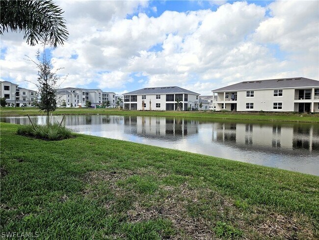 Building Photo - 5739 Oakmont Ct