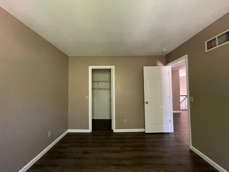 Building Photo - 636 Canary Estates Dr