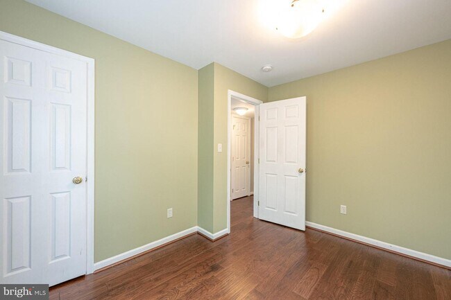 Building Photo - 2416 Fort Dr