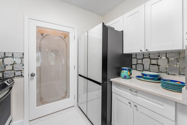 Building Photo - 20 S Lakeshore Dr