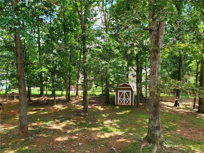Building Photo - 394 Russell Ridge Dr
