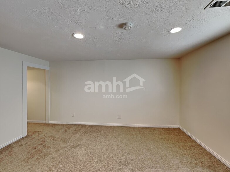 Building Photo - 8359 Sawtooth Oak Dr