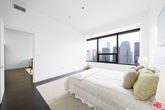 Building Photo - 1100 Wilshire Blvd