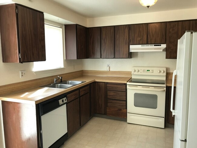 Building Photo - 200 N Stierman Way