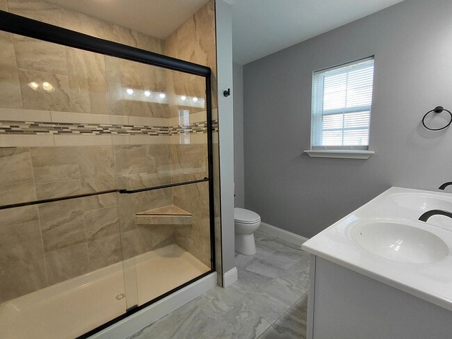 Building Photo - Beautiful home close to post