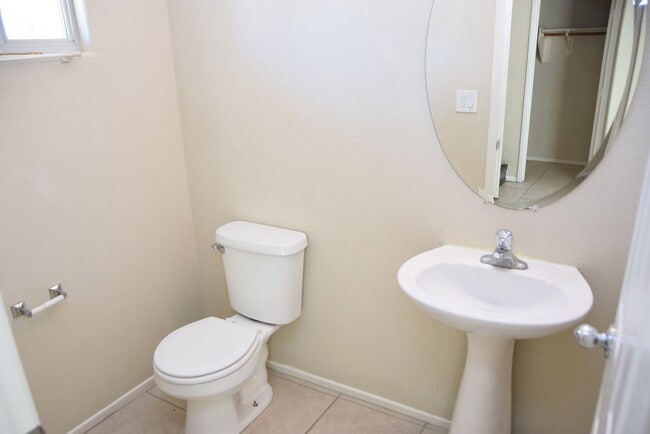 Building Photo - NORTH - 2 STORY HOME - 89081