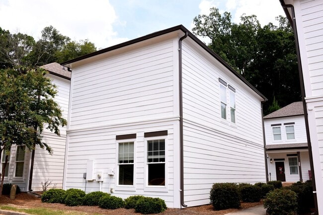 Building Photo - 4 Bed, 4.5 Bath in Rowandale