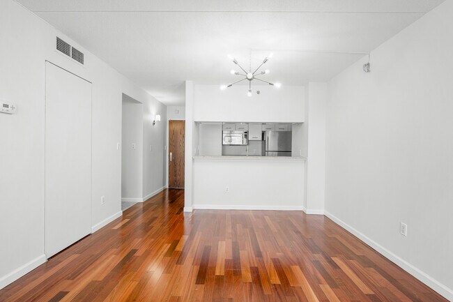 Building Photo - 4 Martine Ave