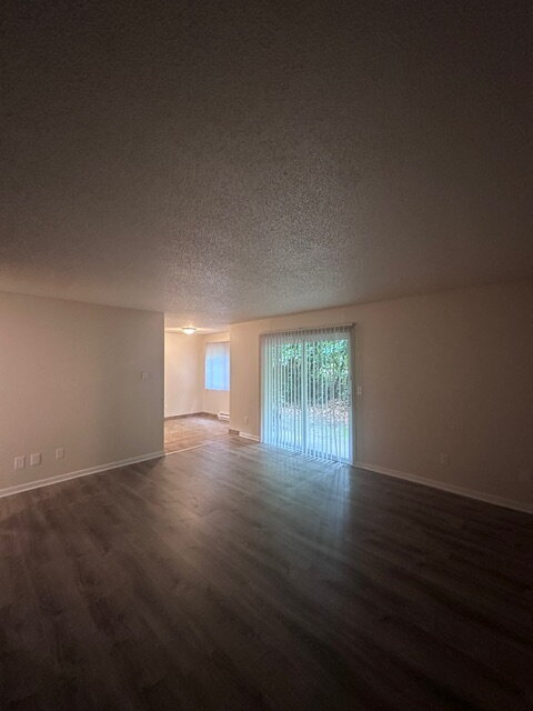 Building Photo - Charming Downstairs 2-Bed Oasis with Full Bath on SE Division - 836 Sq. Ft. of Portland Comfort!