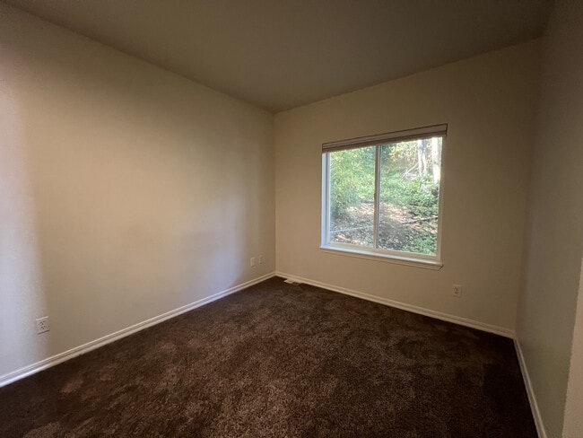 Building Photo - 1561 Cherrylane Ave S